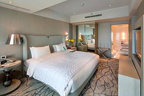 One-Bedroom Presidential Suite with Executive Lounge Access