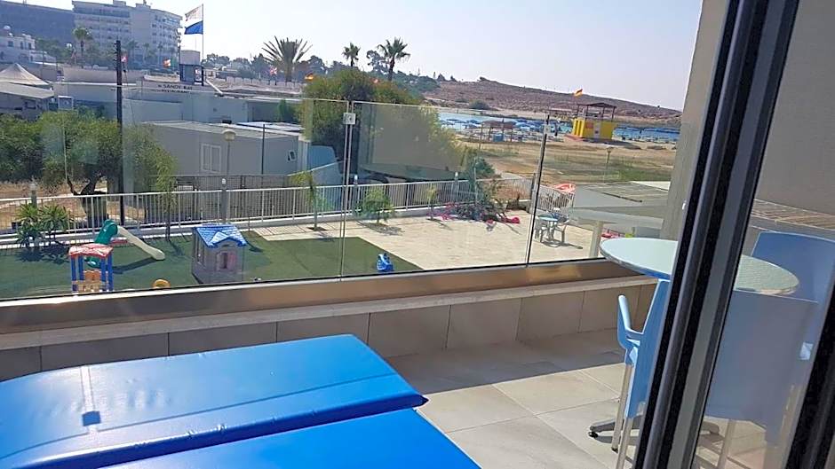 Christopher's Sandy Beach Suites