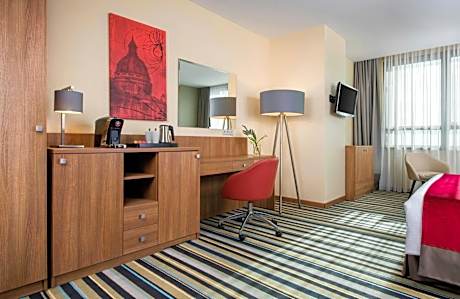 DELUXE ROOM SINGLE