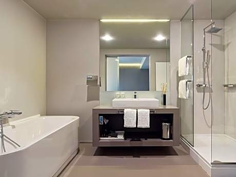 King Suite with Spa Bath