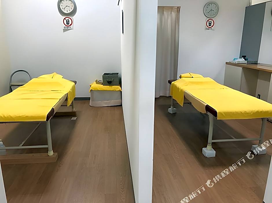 Niko Niko Capsule Hotel