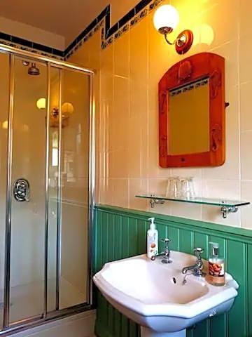 No 6 The Square Tearooms & Accommodation