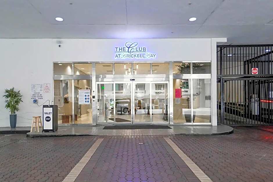 Brickell Center w/City & Bay View + FREE Parking!