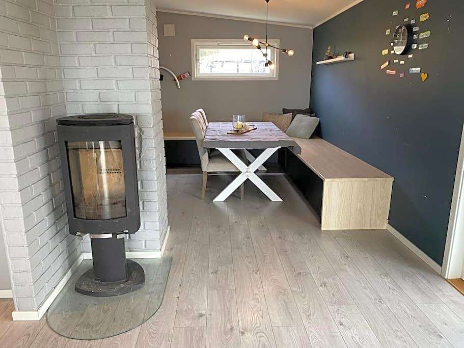 Landlig enebolig med utsikt