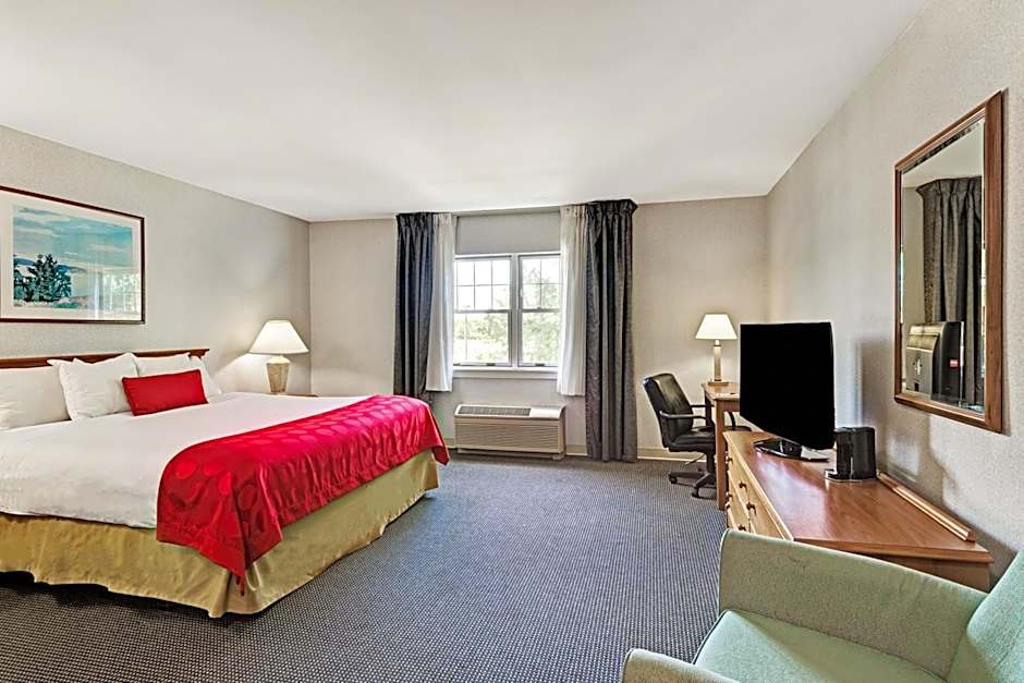 Photo 1 of 2 of 1 King Bed, Mobility Accessible