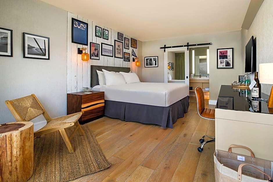 Hotel Paradox, Autograph Collection