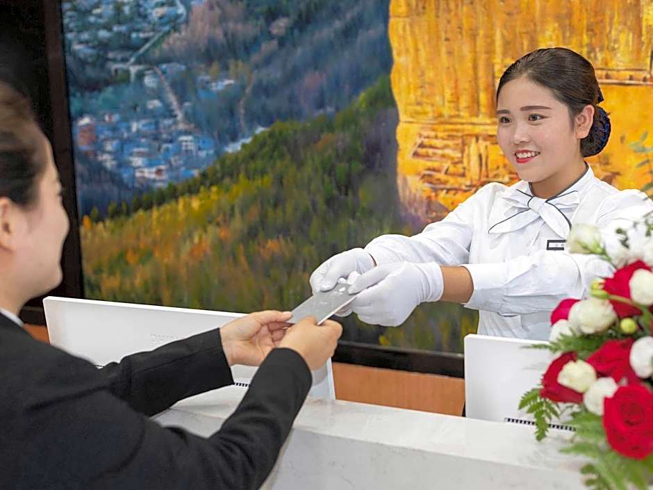 Chonpines Hotels· Tianshui Lantian City Square