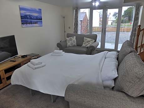 Cottage-Comfort-Private Bathroom-Garden View