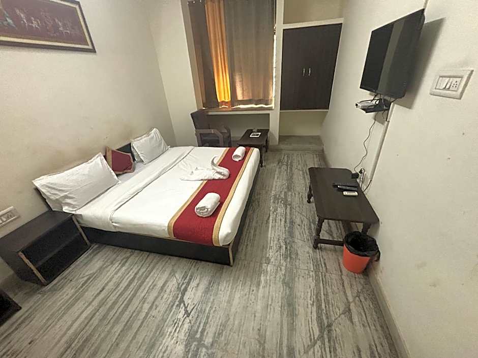 Royal Retreat by Hotel Adiya Inn