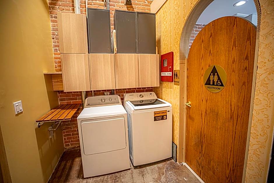 Social Stays - Santa Barbara's FIRST hostel on State Street