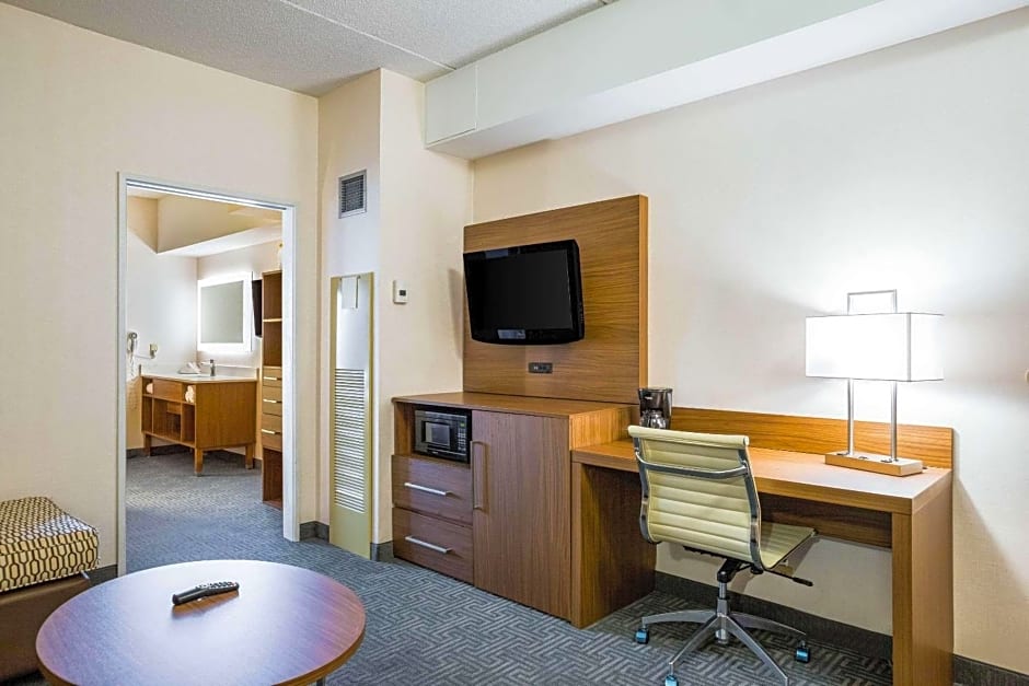 Quality Suites Lansing