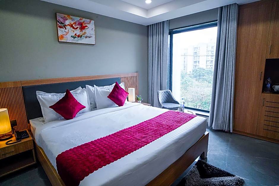 Saltstayz Select - Golf Course Road & Sector 57