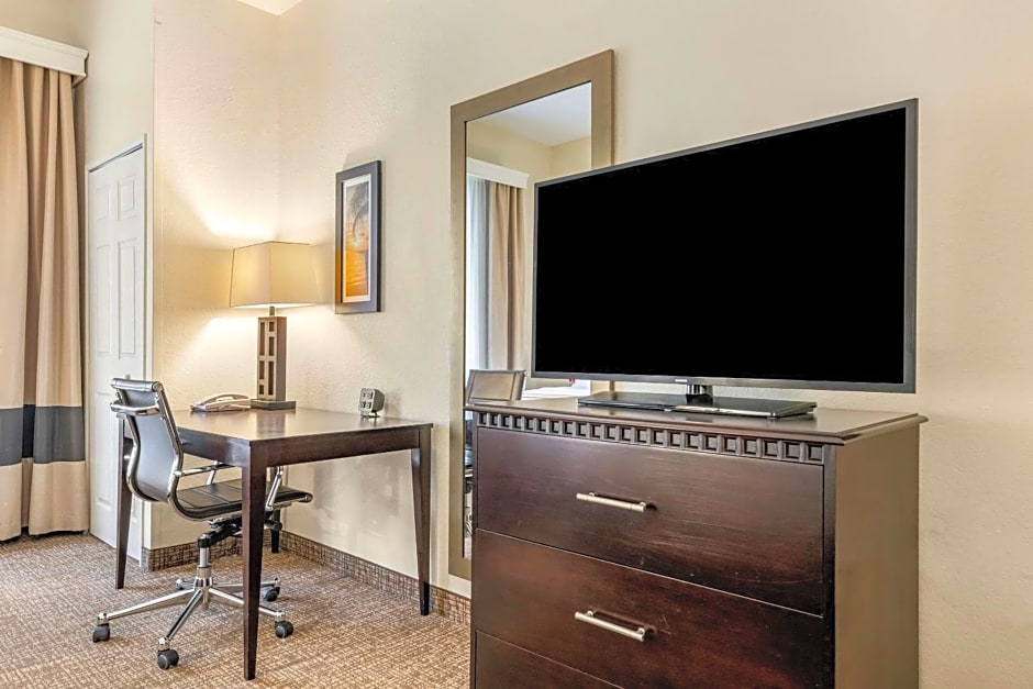 Comfort Suites Maingate East