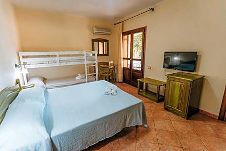 Classic Quadruple Room