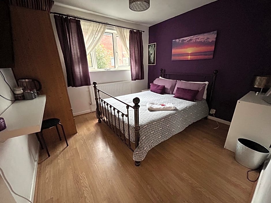 Home from home, close to Redditch hospital & transport links