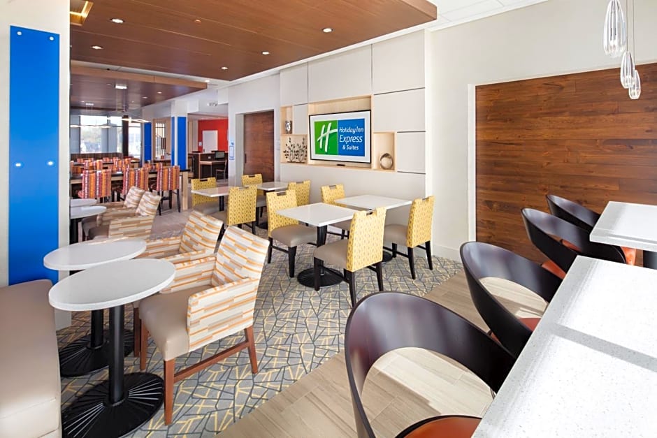 Holiday Inn Express & Suites East Peoria - Riverfront By IHG