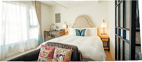Deluxe Double Room with Private Bathroom