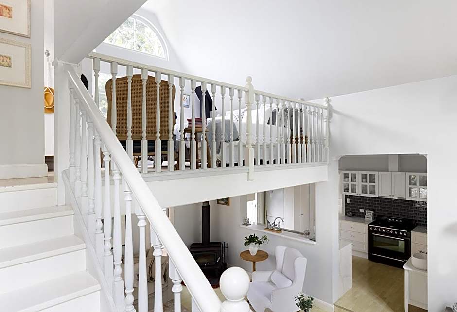 Exclusive Luxury Designer Cottage Estate for 10 - Peaceful Retreat Just 8 Minutes from Maleny