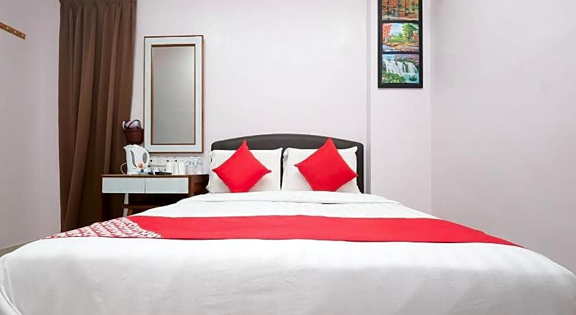 OYO 89877 Sun Triang Hotel