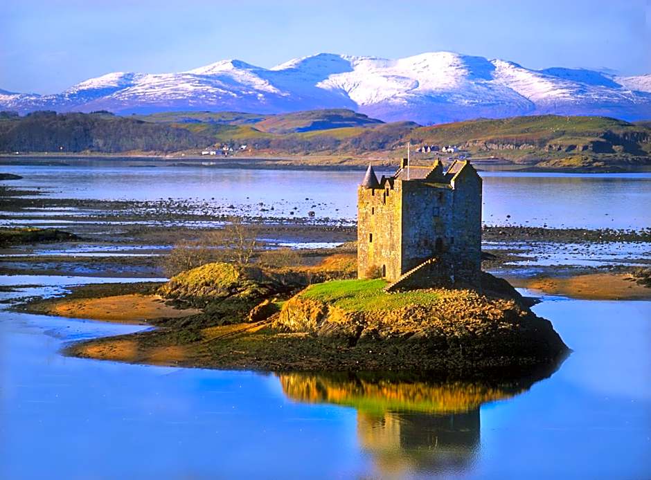 Appin Holiday Homes -Caravans, Lodges, Shepherds Hut and Train Carriage stays