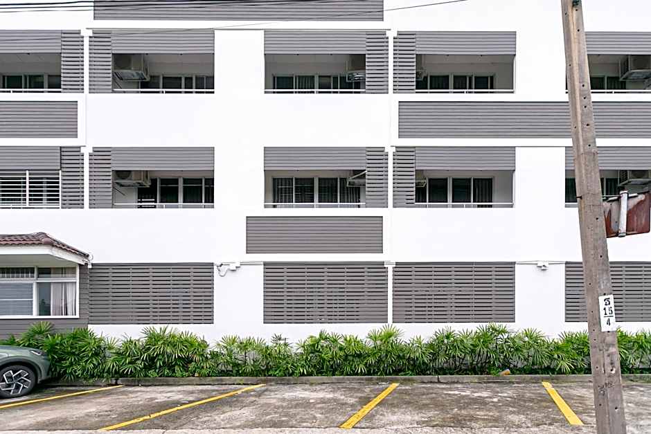 Ruan Plaisoi Apartment