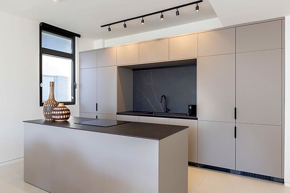 High Living Sea View by Five Stay