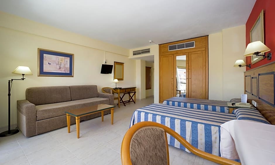 Hotel Apartamentos Pyr Fuengirola - Guest Reservations