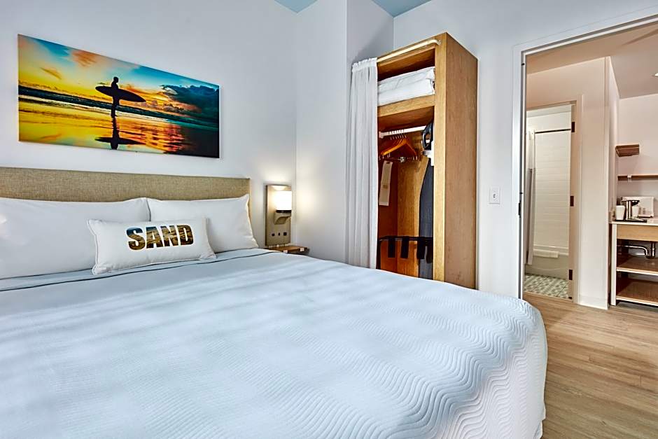 Photo 1 of 4 of Park 2 Bedroom Suite, Mobility Accessible, Roll in Shower