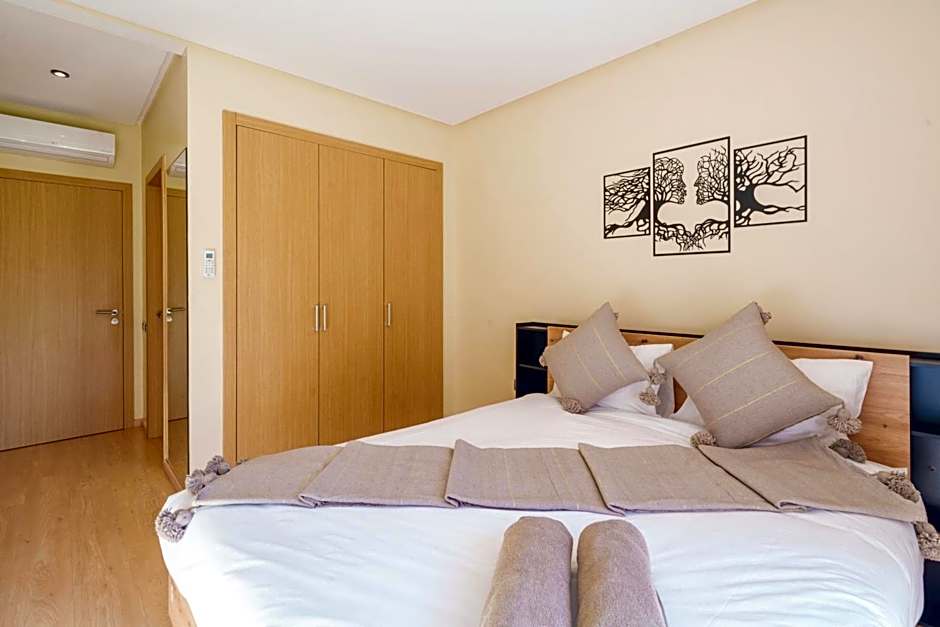 Relax Front Of Pool-Garden-Fibre