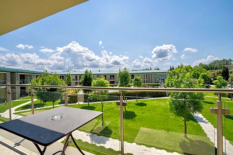 ISA-Residence with swimming-pool in Barberino-Tavernelle, apartments with air conditioning and private outdoor area