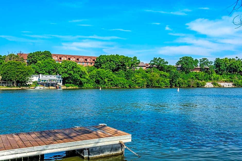 Riverview Inn & Suites, Ascend Hotel Collection