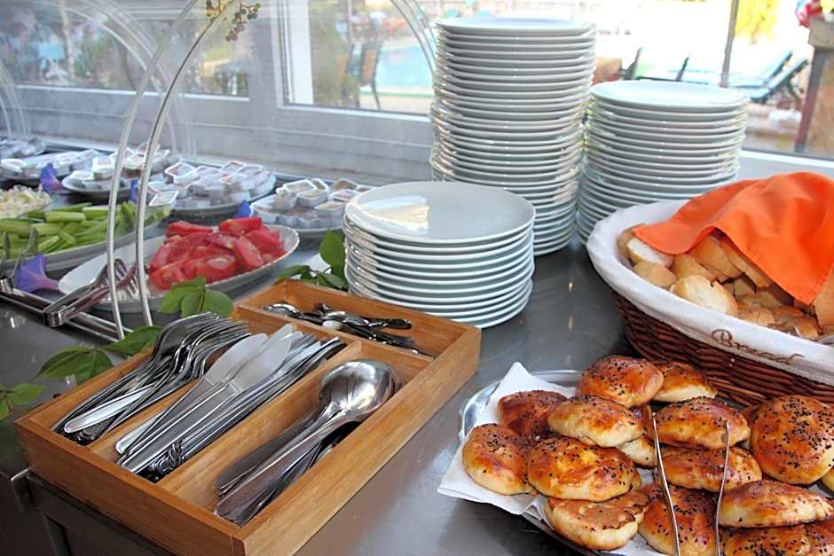 Canada Hotel & Bungalows