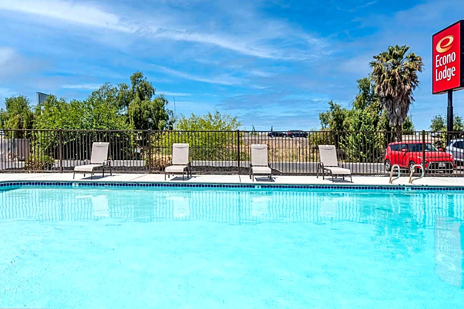 Econo Lodge Stockton near I-5 Fairgrounds