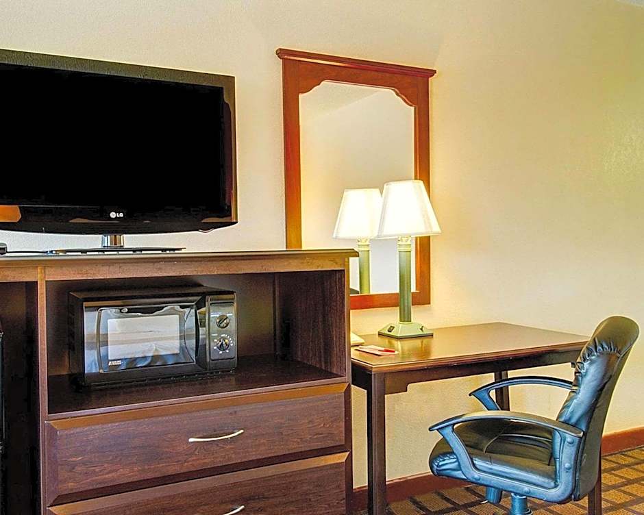 Econo Lodge Sharon - Foxborough