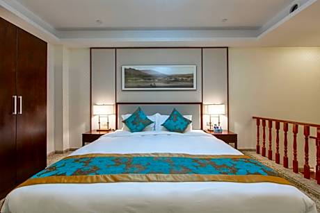Deluxe Queen Room with River View