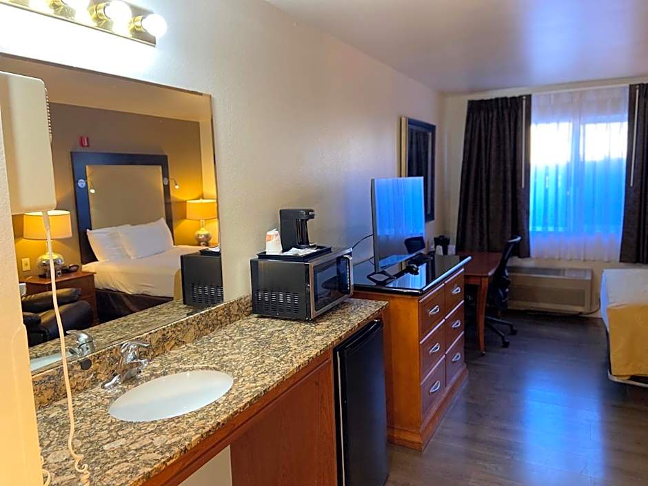 Toppenish Inn and Suites