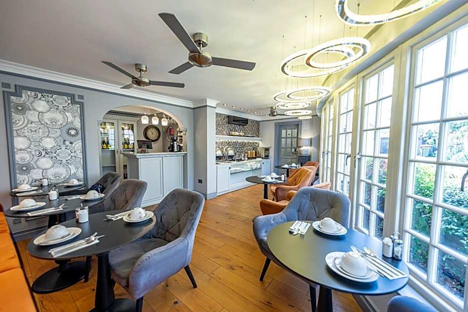 Riverside Inn