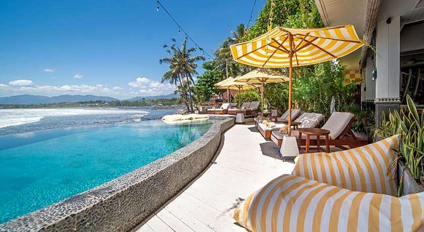 Bombora Medewi Wavelodge