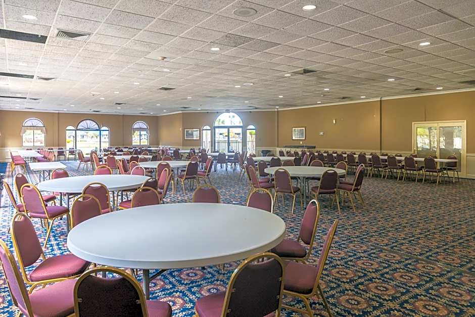 Cottonwood Suites Savannah Hotel & Conference Center