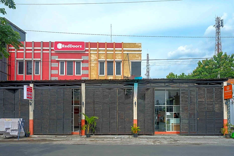 RedDoorz near Majapahit Semarang 2