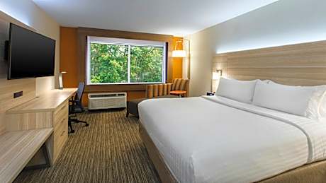 1 King Bed Standard Comm Accessible