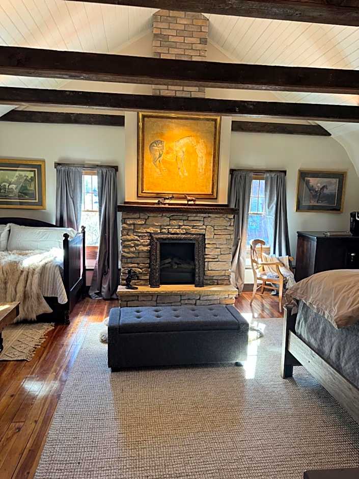 South Broadway Manor B&B - Near Fallingwater, Ohiopyle State Park, Hiking & Biking trails GAP