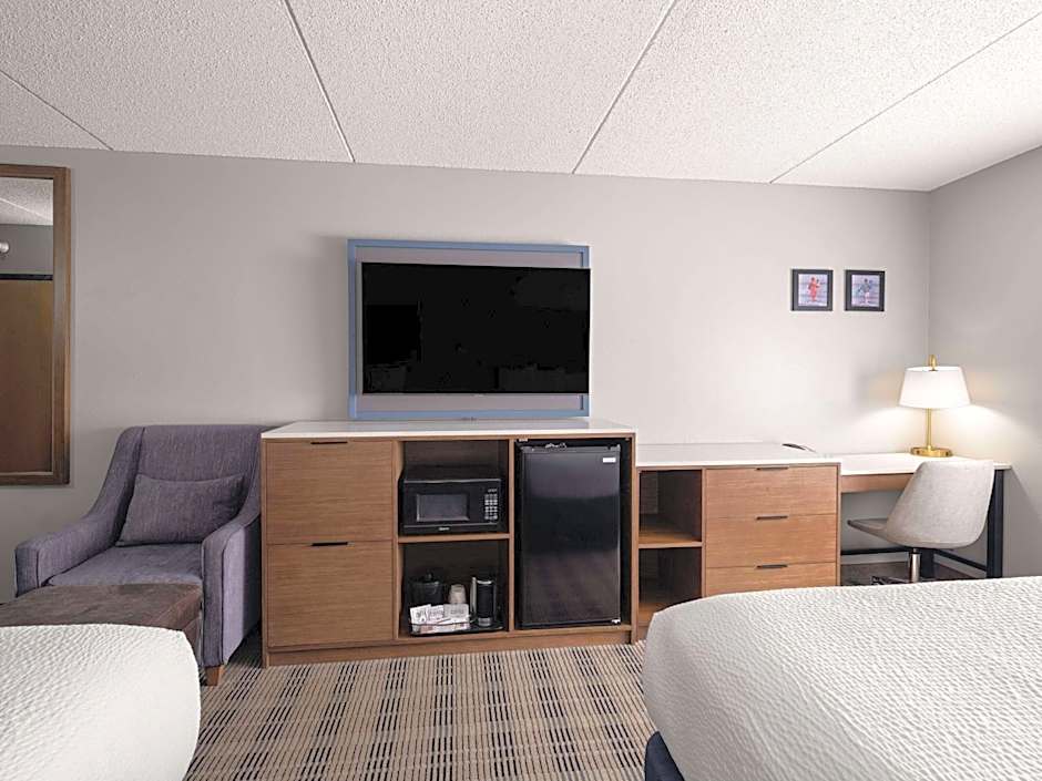 AmericInn by Wyndham Shakopee Near Canterbury Park