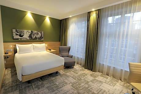 Queen Room with City View