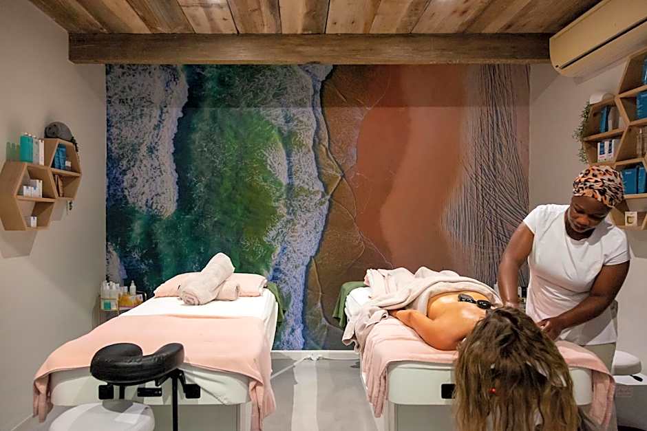 Abalone Hotel & Villas