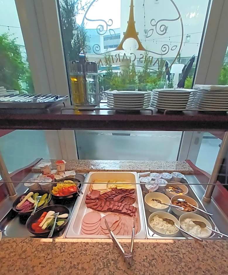 Parizs Garden Apartments