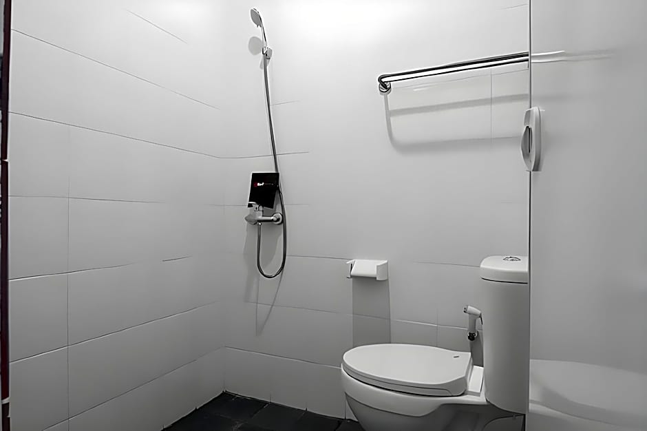 RedDoorz near ITC Mangga Dua