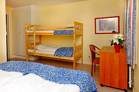 Quadruple Room with Private Bathroom