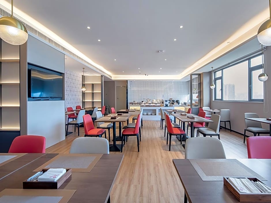 Borrman Hotel Guigang Macaojiang Park High-speed Railway Station