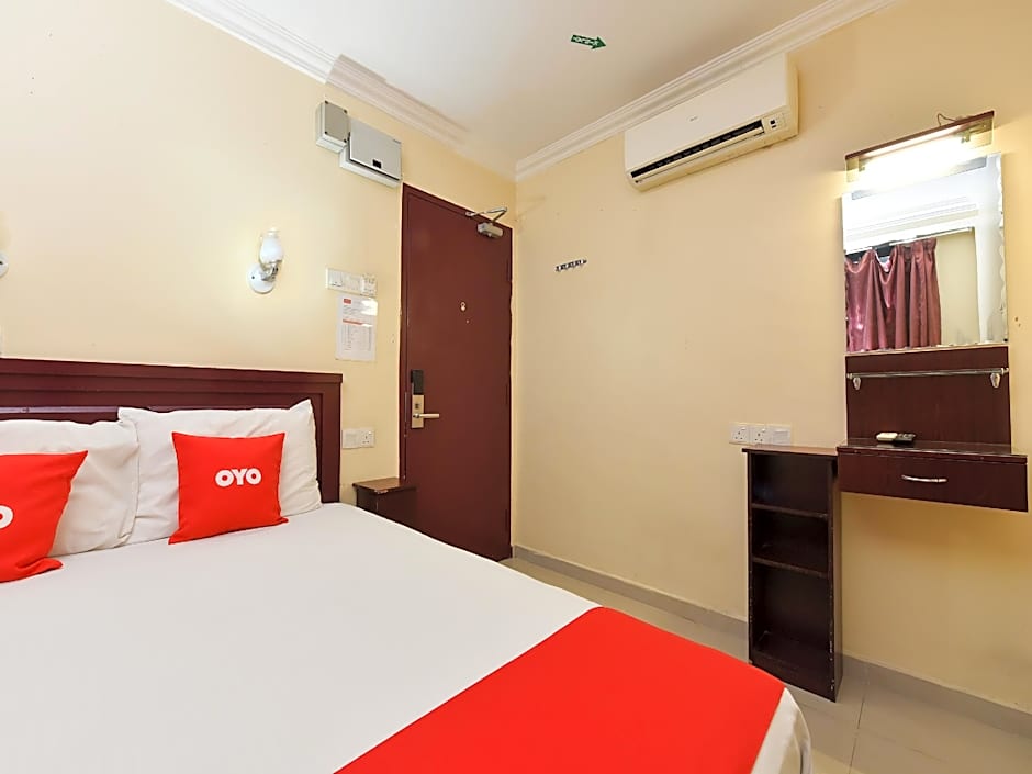 Super OYO 90562 J Hotel PJ